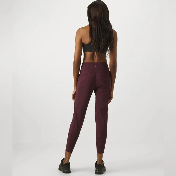 Athleta Rainier Mid Rise Soft Lined Jogger Spiced Cabernet M Athleisure Outdoor - Picture 5 of 16